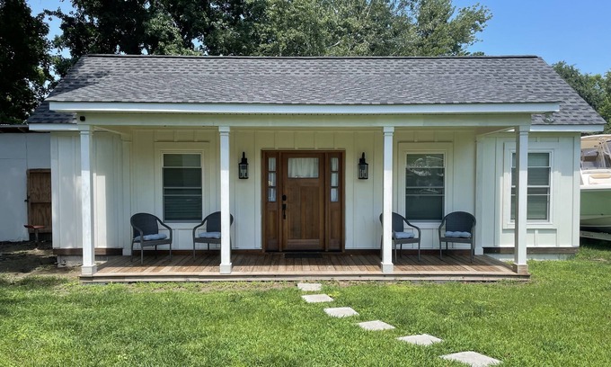 Mount Pleasant Cottage | Southern Escape in Mt. Pleasant, SC – Close to Beaches & Historic Charleston!