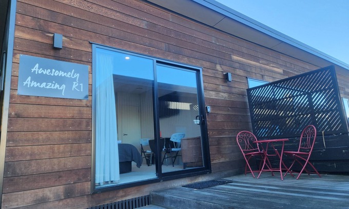 Queenstown City Centre Cottage | Southern Lakes Spa Studio - R1