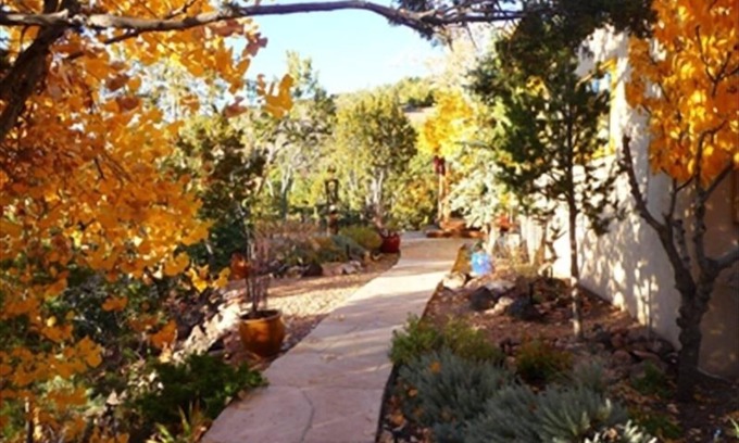 Tesuque House | Southwestern Gem, 4 BR, Mtn/Sunset View, AC, Hot Tub, WIFI, Great Location