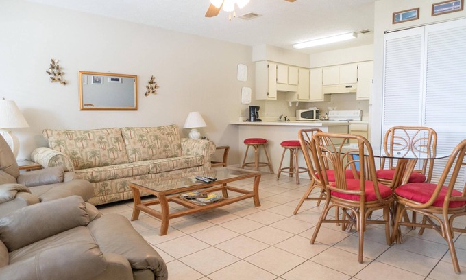 West Panama City Beach Condo | Southwind L4 One Bedroom Condo Near the Beach