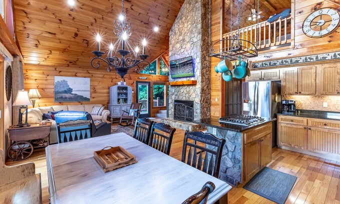 Cherokee House | Southwind - Stunning Mountain Cabin Located Between Bryson City and Sylva!