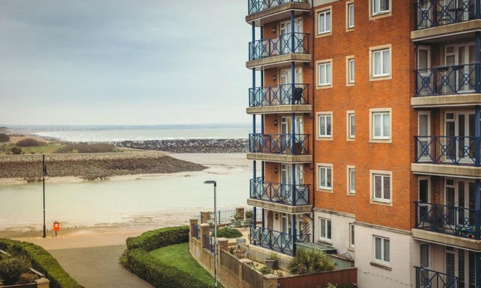 Eastbourne House | Sovereign Sunrise near to beach