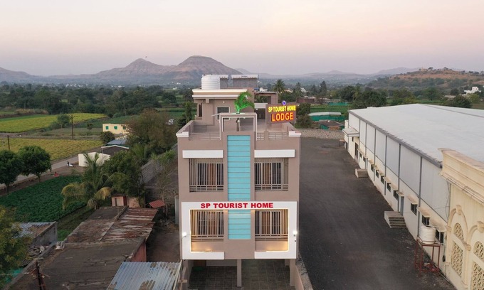 Ghodegaon Hotel | SP Tourist Home
