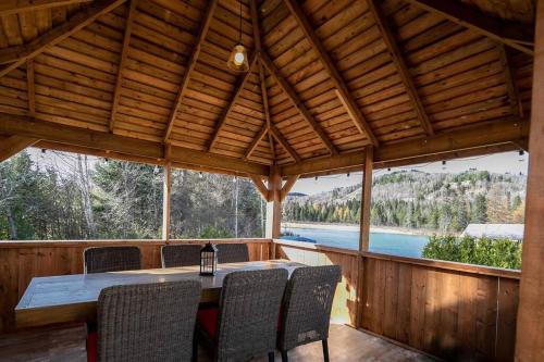 Saint Come Ski Chalet | Spa, Sauna, lake view, Ski Val St-Côme