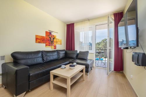Lukecin Apartment | Spacerowa Modern Apartment by Noclegi Renters