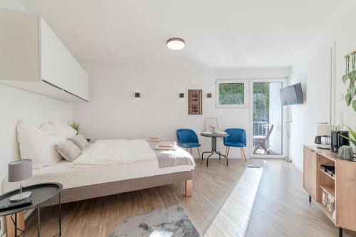 Altendorf Apartment | SpaceStays Bunker Messe Apartment Wi-Fi TV