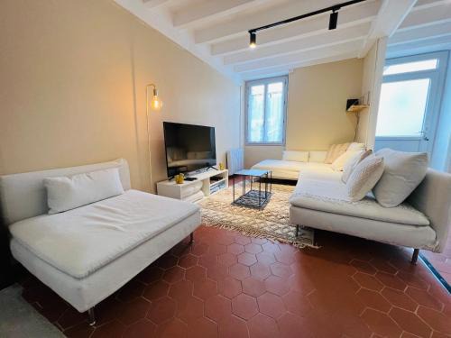 Saint-Brisson-sur-Loire House | Spacieuse Maison de Village - Baby-foot & Fléchettes