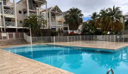 Le Diamant Apartment | Spacieux appartement avec terrasse et piscine au Diamant