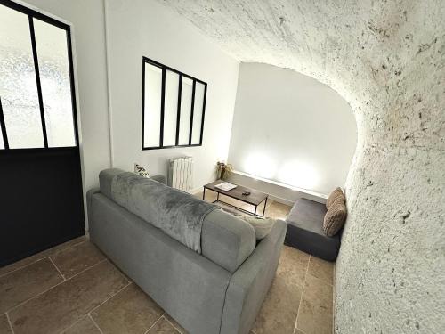 La Madeleine Apartment | Spacieux et atypique avec place de parking devant la porte d'entrée