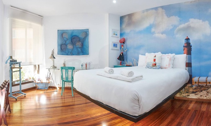 El Ensanche Zona Nuova Apartment | Spacious 5 Bedroom Accommodation!