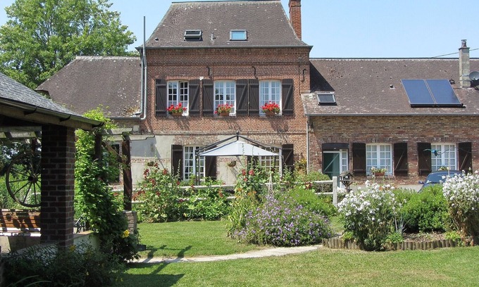 Sainte-Beuve-en-Riviere House | Spacious Studio On The Second Floor Of An 18th Century Watermill