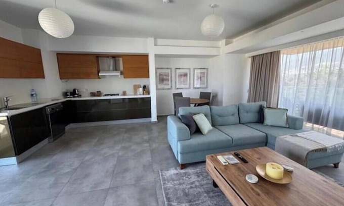 Zeytinlik Apartment | Spacious 1 bed Girne centre, walk to city