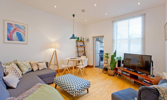 Canonbury House | Spacious 1 bed & sofa bed BOOK for Summer