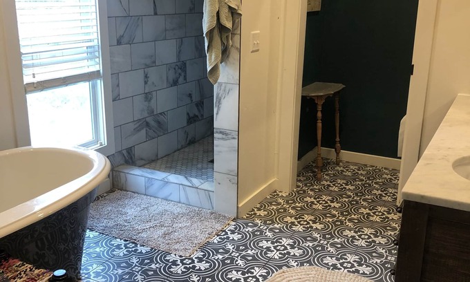 Livingston Other | Spacious 1-Bedroom Apt, Large Bath, Kitchenette in Livingston, MT Neighborhood