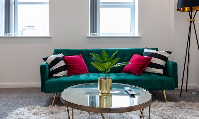 Bolton Apartment | Spacious 1 Bedroom Apartment in Bolton