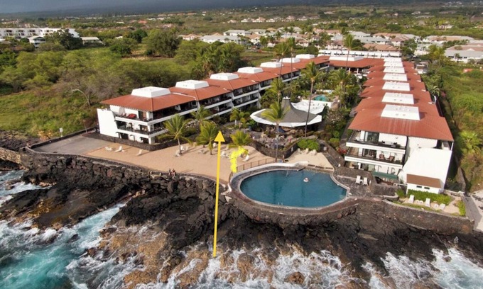 Kailua-Kona Condo | Spacious 1 Bedroom Ground Floor Condominium On The Water