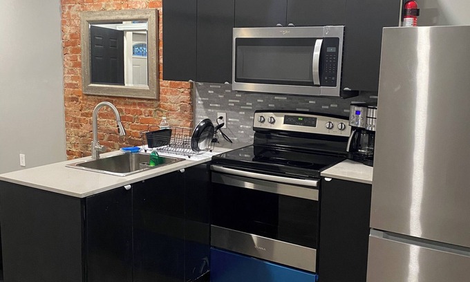 East Parkside Apartment | Spacious 1 bedroom near Phila Zoo/Fairmount Park. Rear Deck, Wifi, Coffee Maker