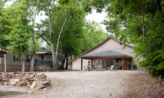 Abbeville Cabin | Spacious 10 bedroom cabin + bungalow on expansive property in Abbeville, SC