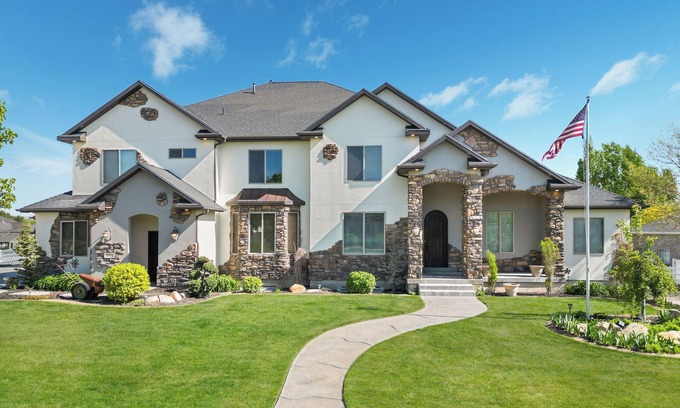 Bluffdale House | Spacious 10-bedroom house with AC, fitness room in charming Bluffdale