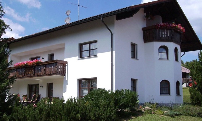 Neuschoenau Condo | spacious 100 m² apartment with bay window and large south-facing terrace in Neuschönau