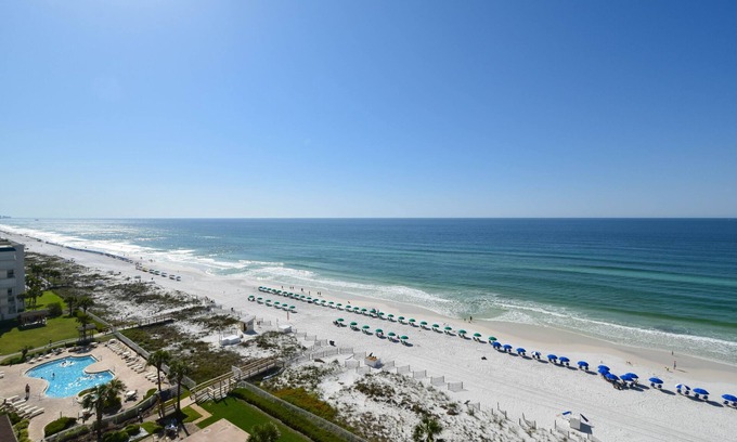 Destin Condo | Spacious 10th Floor Beachfront Condo w/Stunning Views in Central Destin! 🌅🐬