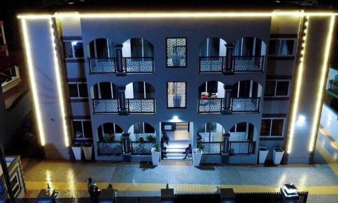 Sekondi-Takoradi Villa | Spacious 18-bedroom villa in marvelous Sekondi-Takoradi with WiFi