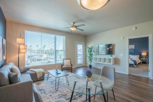Tempe Apartment | Spacious 1BD - Balcony, Pool, Gym, W-D - Sleeps 4