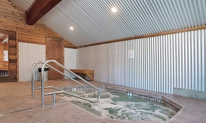 Mammoth Lakes Condo | Spacious 1BD Condo Walk to Village