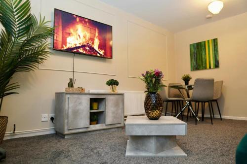 Whitechapel Apartment | Spacious 1BD Flat near Central London, Office, Smart TV