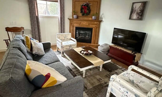 Lakeshore House | Spacious 1Bed 1Bath Guest Suit unit