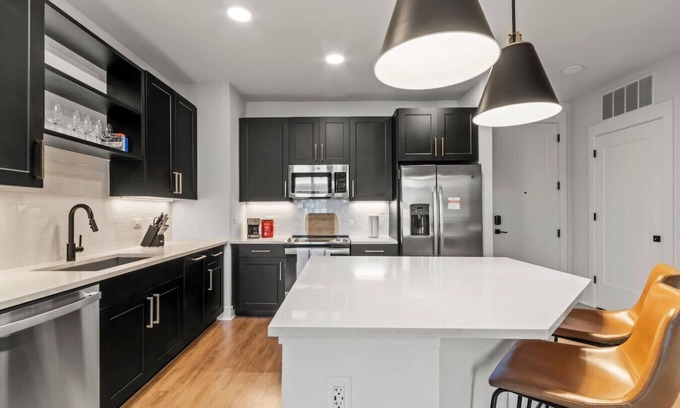 Tampa Apartment | Spacious 1BR Near Raymond James Stadium – Midtown