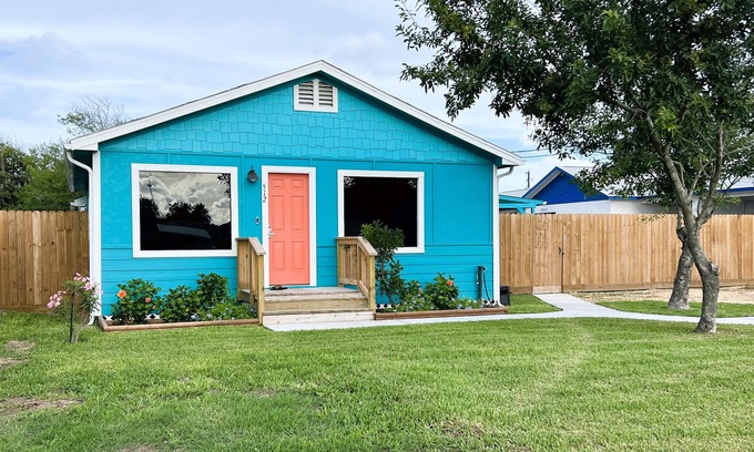 Rockport House | Spacious 2/2 coastal cottage just minutes from Rockport beach, dogs welcome.