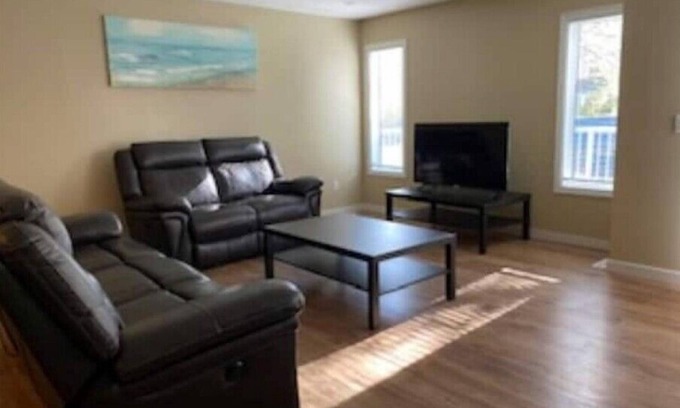 Regina House | Spacious 2 Bdm. Accessible.nn