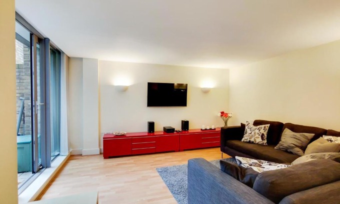 King's Cross Apartment | Spacious 2 bed 2 bath Kings Cross Apartment