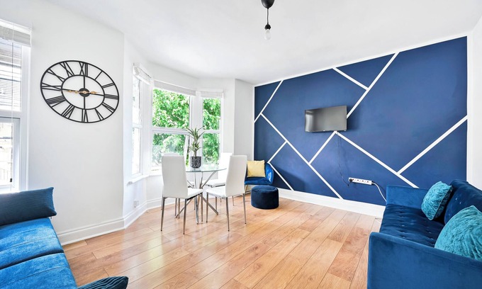 Lea Bridge Apartment | Spacious 2-Bed Apartment, Sleeps 8 in Leyton E10