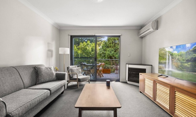 Leura Apartment | Spacious 2-Bed Apartment in Heart of Leura