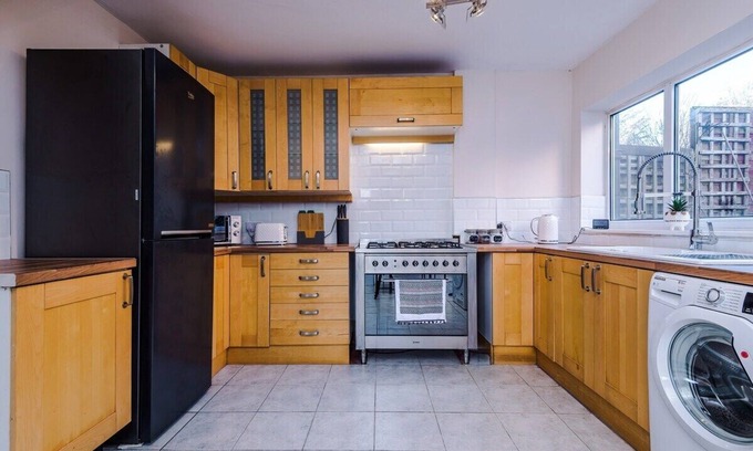 Sutton Coldfield House | Spacious 2 Bed | Contractors+Groups |Free Parking!