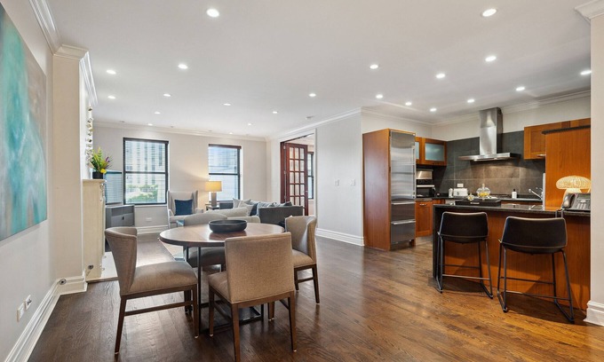 Gold Coast Apartment | Spacious 2 Bed Downtown Chicago with Housekeeping and Laundry. Dogs Welcome.