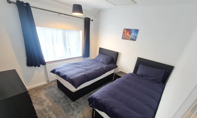 Woodingdean House | Spacious 2 Bed House- Sea View - Brighton