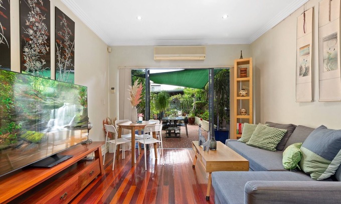 Alexandria House | Spacious 2-Bed Townhouse with Garage & Patio