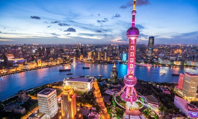 Downtown Shanghai Apartment | Spacious 2 Bedroom Apartment at at Huaihai Road Huangpu Shanghai