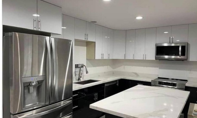 Lake Hills Apartment | Spacious 2 Bedroom /2 Bathroom Basement unitnn