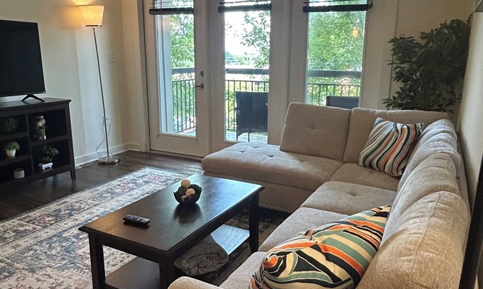 Charlotte Apartment | Spacious 2-Bedroom Apt, 5 minutes to Uptown