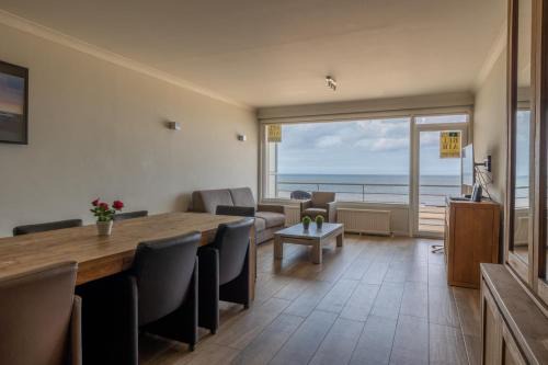 Mariakerke Apartment | Spacious 2-Bedroom Apartment with Breathtaking Sea View T68