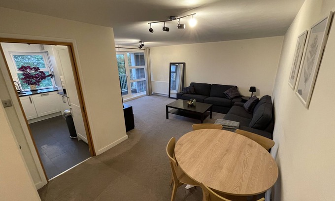 St. Mark's Apartment | Spacious 2-Bedroom Flat Near Surbiton Station