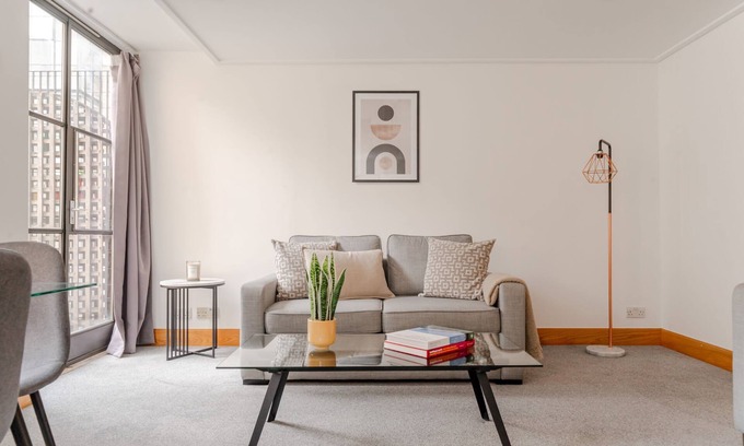 The City of London Apartment | Spacious 2-Bedroom Flat in London's Holborn