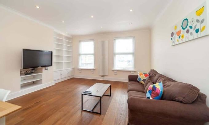 Stratford Apartment | Spacious 2 Bedroom Maisonette in Stratford