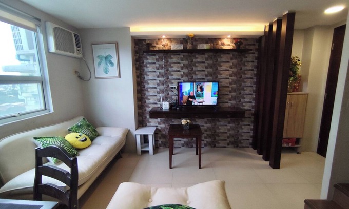 Valencia Condo | Spacious 2 Bedroom Loft Unit near the Mall