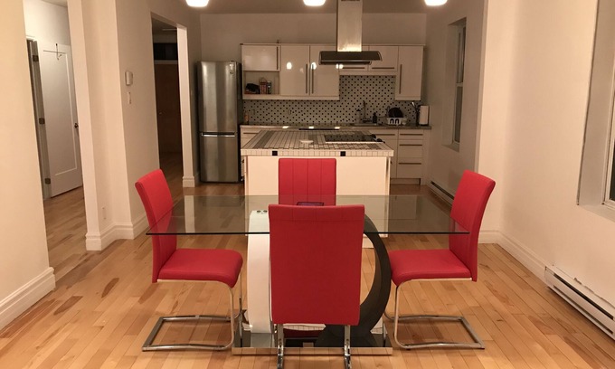 Ville-Marie Condo | Spacious 2 br apartment in the heart of Montreal