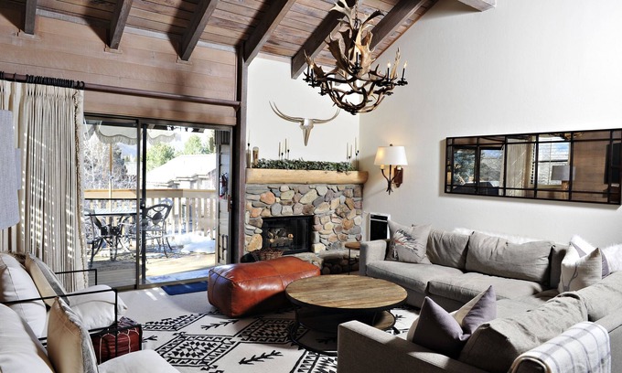 Sun Valley Condo | Spacious 2 Br Condo with Baldy Mountain views at base of Dollar, hot tub & pool